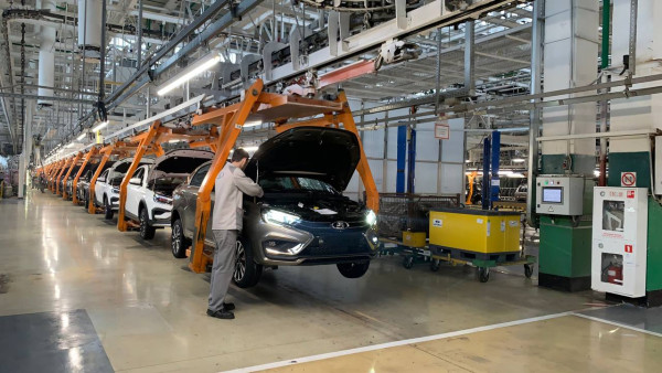 На АвтоВАЗе рухнули продажи почти на 25%