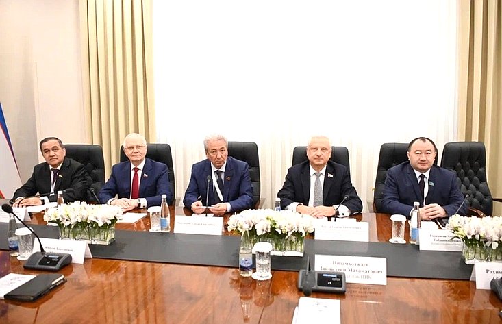 Делегация Совета Федерации приняла участие в наблюдении за проведением референдума по проекту Конституционного закона Республики Узбекистан