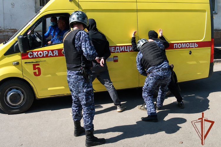 В Ленинске-Кузнецком автомобили скорой помощи приняты под защиту Росгвардии (ВИДЕО)