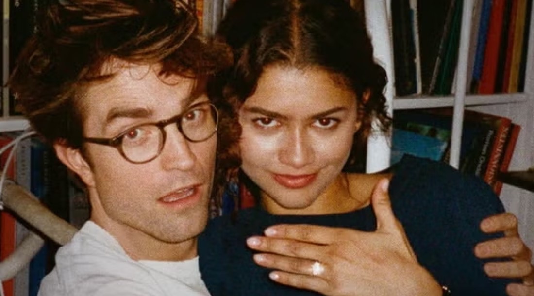 Постер фильма «Драма» (2026) / Фото: соцсети A24