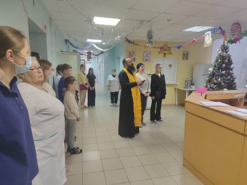 Отец Дмитрий посетил сысертскую ЦРБ
