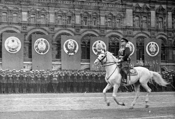 День в истории: 80 лет Параду Победы на Красной площади 