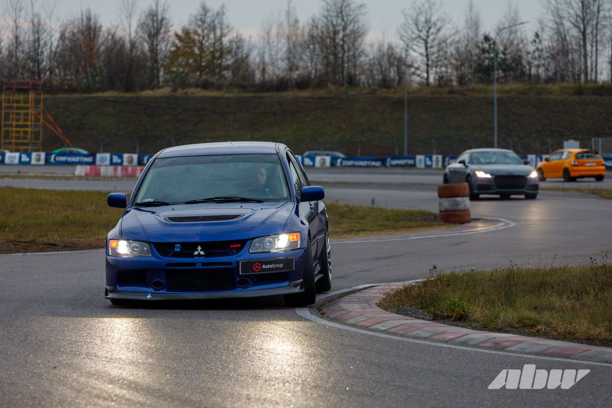 Кто на Boxster, кто на Corvette: смотрите, какие авто приехали на трек-день под Минском