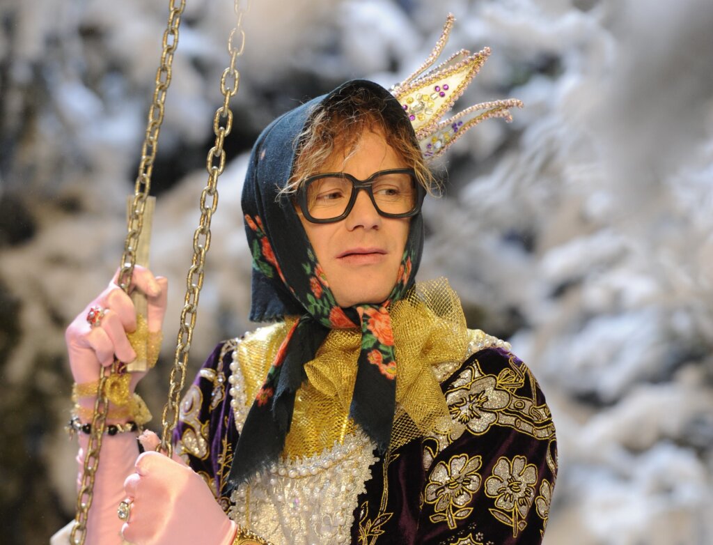 Рос с отцом, любимая не дождалась с армии, выпустил книгу: что еще вы не знали о «новой русской бабке» Игоре Касилове