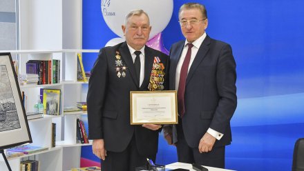 Сергей Лукин оформил подписку на «Парламентскую газету» для Совета ветеранов