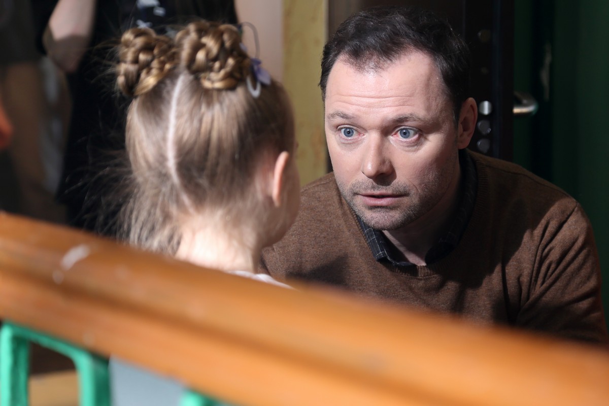 Кино по выходным: телеканал «Россия 1» покажет премьеру мелодрамы «Доченьки» с Ильей Носковым