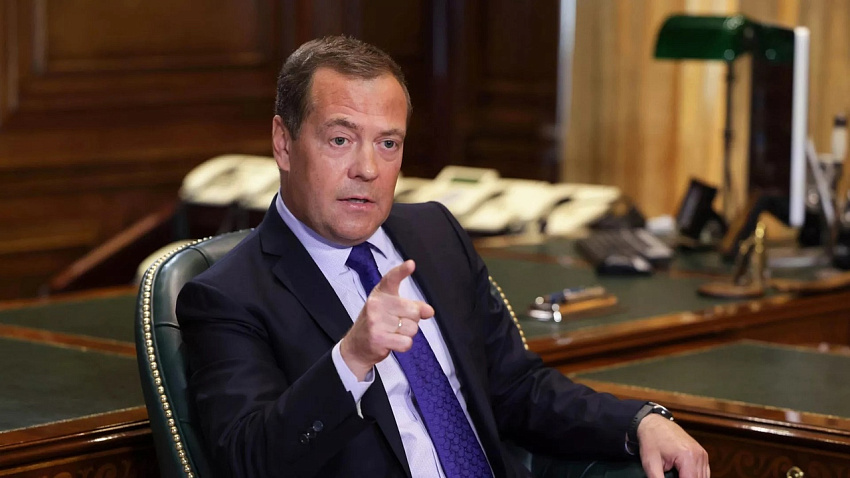 Зеленский фактически узурпировал власть на Украине – Медведев