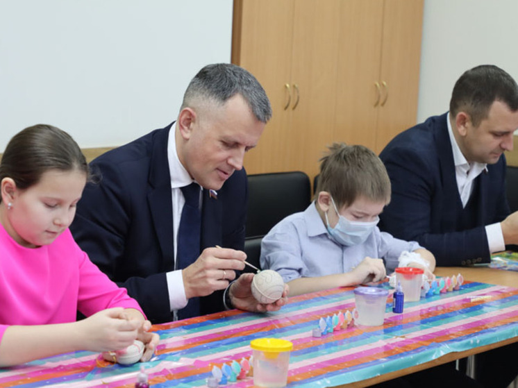 Депутаты Тульской областной Думы подарили детям праздник