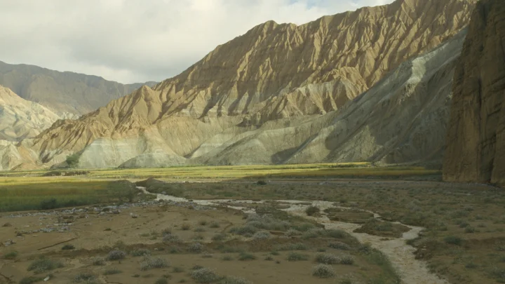 Xinhua: в Китае ученые нашли на скале загадочный текст возрастом 2200 лет назад