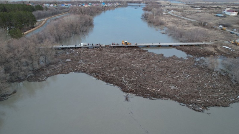МЧС России увеличивает группировку в районах наиболее подверженных подтоплению из-за весеннего паводка