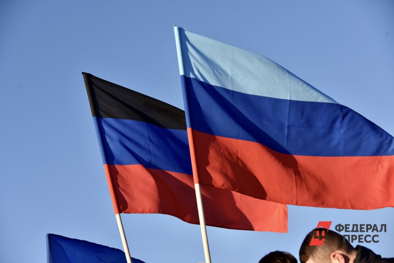 Флаги РФ и ЛНР