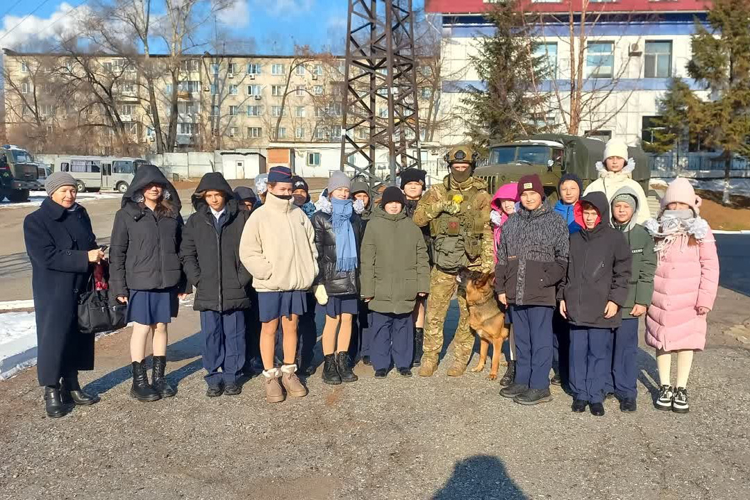 В Хабаровске росгвардейцы почтили память боевых товарищей, погибших при исполнении служебных обязанностей