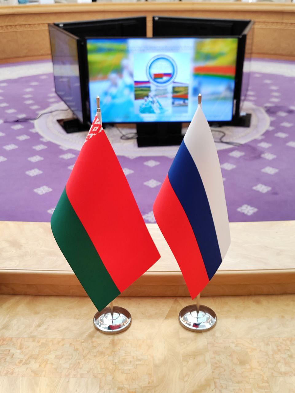 Насыщенная программа Дней культуры Республики Татарстан в Беларуси продолжилась встречей творческой интеллигенции - проведением круглого стола в зале Национальной библиотеки