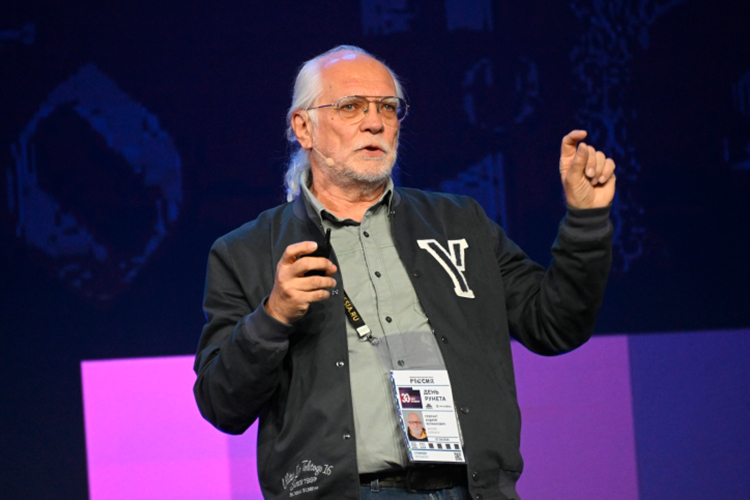 Андрей Себрант предложил выразить доверие техническому прогрессу. По его словам, задача общества — честно готовить новые поколения к жизни в быстро меняющемся мире, где концепция профессии на века давно стала иллюзорной