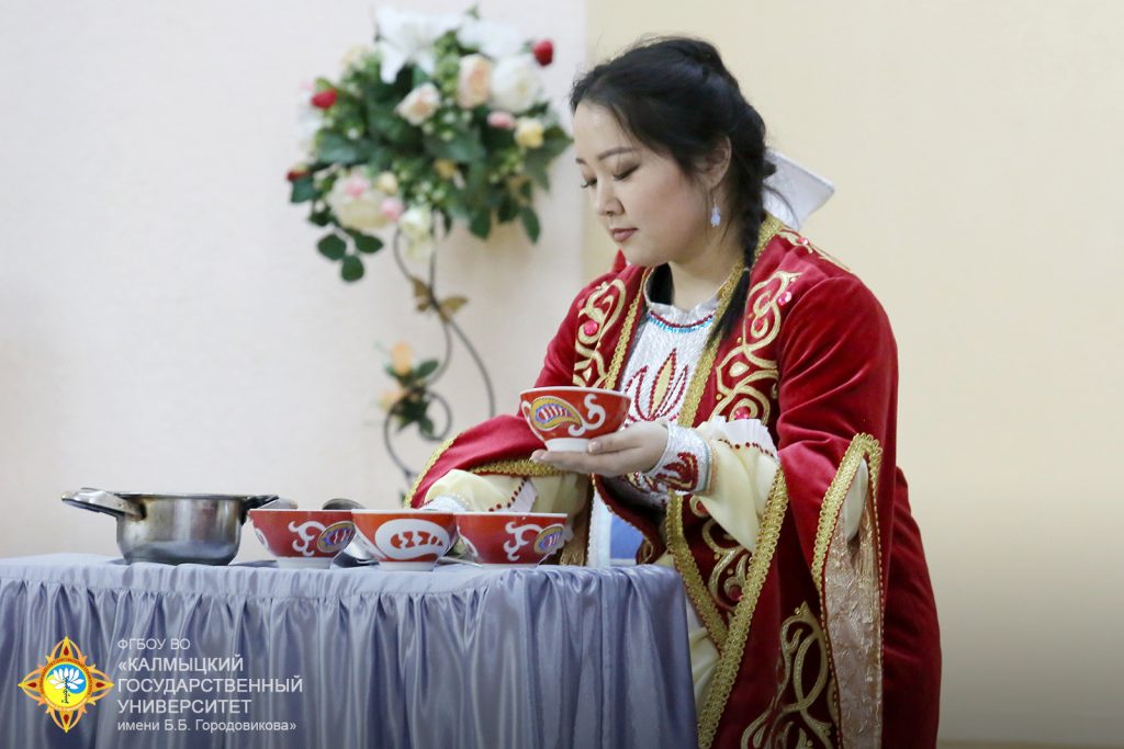 Цаган сар 2024 какого числа. Праздник Цаган сар в Калмыкии. Цаган сар в Калмыкии. Эвиева Бургуста Эрендженовна КАЛМГУ. БПА 3 КАЛМГУ