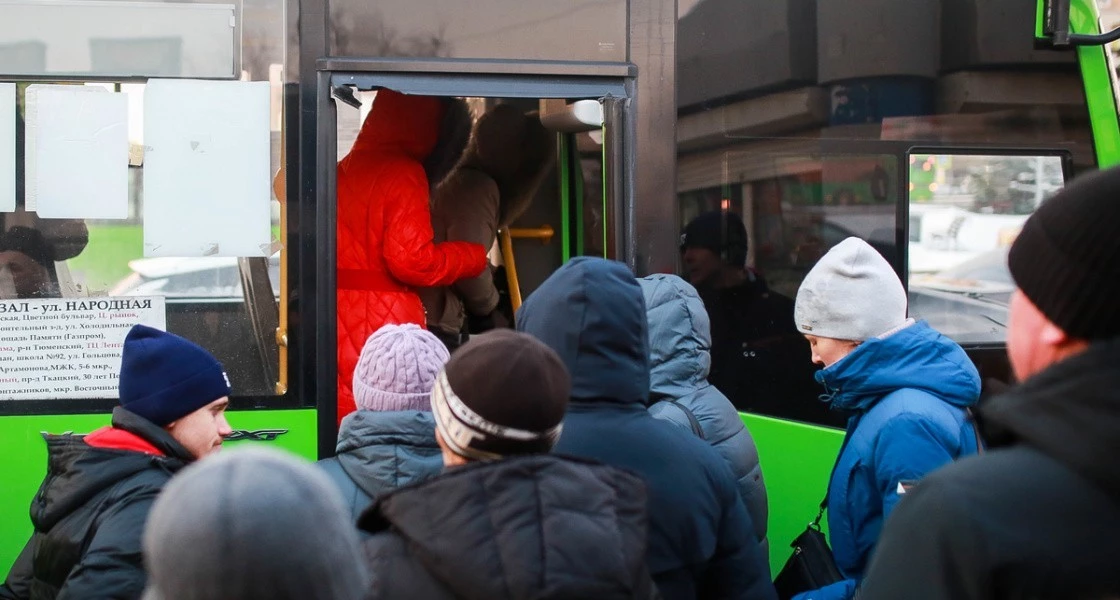 Жители Нижневартовска жалуются на забитые в час пик автобусы