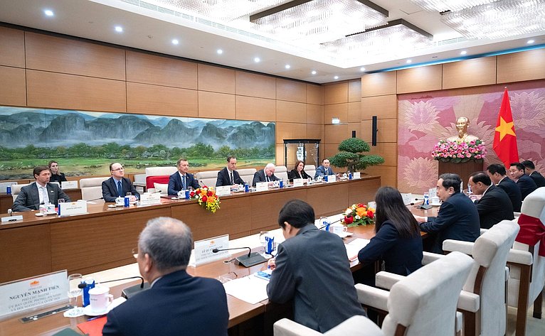 Делегация Совета Федерации во главе с первым заместителем Председателя СФ Андреем Яцкиным встретилась с Председателем Национального собрания Вьетнама Чан Тхань Маном