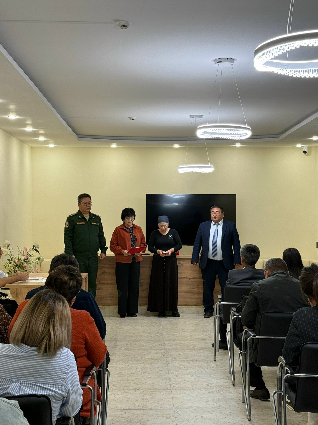 В Приютненском районе семье погибшего героя Владимира Никитина вручили Орден Мужества.