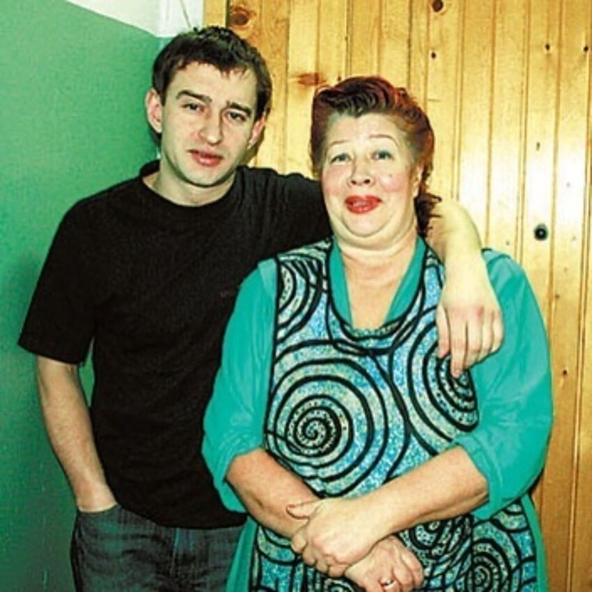 12. Константин Хабенский с мамой