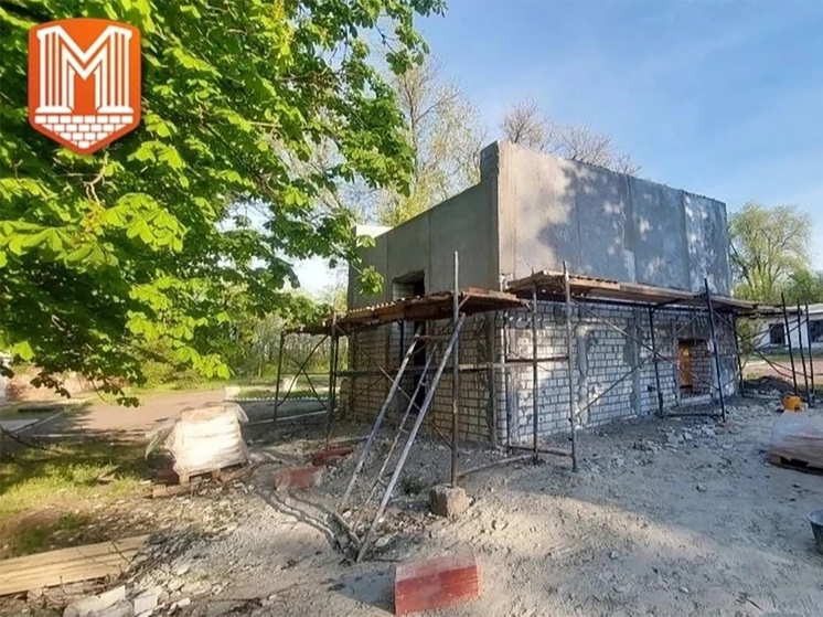 Калужане продолжают ремонт подстанции в Золотом