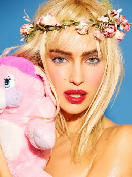 Ирина Шейк снялась в образе порнозвезды Чиччолины на Хэллоуин