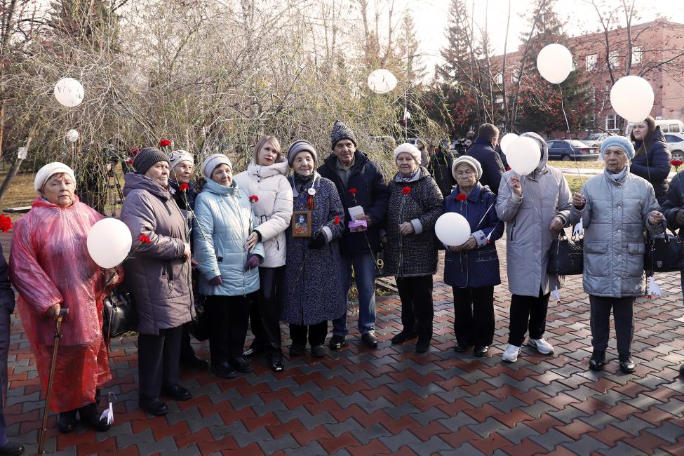 Депутаты ЗАКСа Новосибирской области приняли участие в митинге, посвящённом Дню белых журавлей