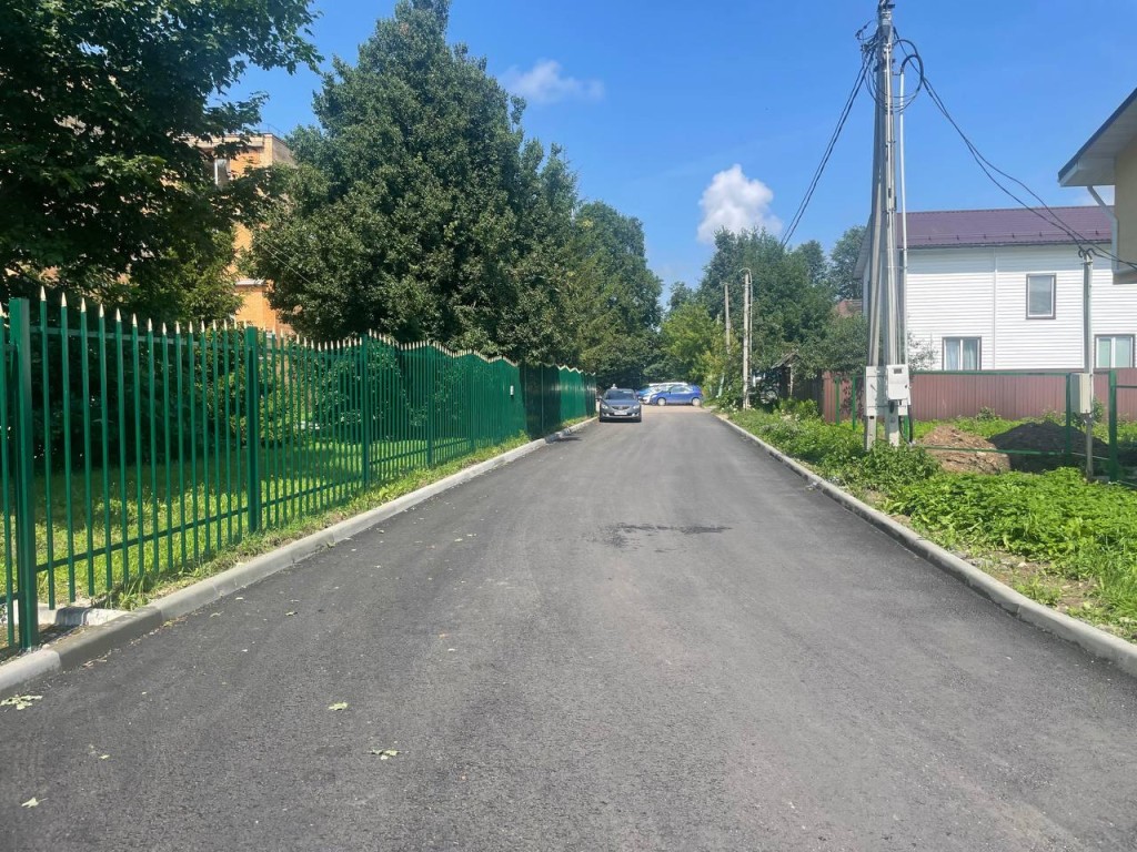 В Рузе рядом со стационаром больницы уложили новый асфальт