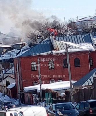 В Саратове на 1-й Дачной горел частный сектор