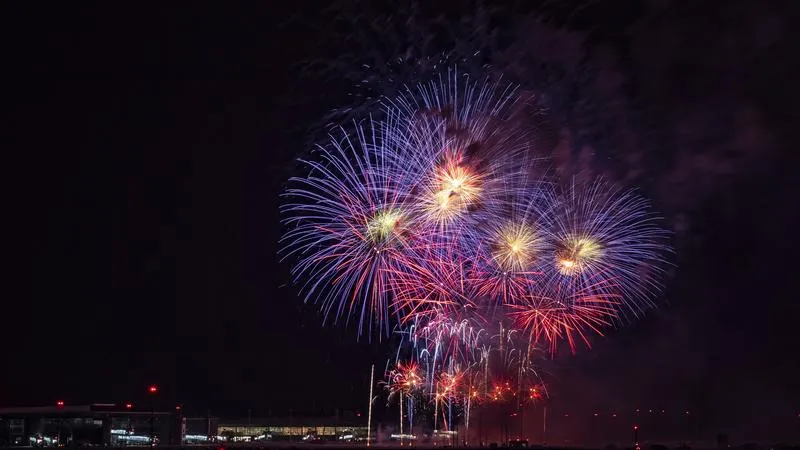 салют на 23 февраля 2022 в москве. салют 23. салют 23 февраля. салют в честь 23 февраля москва. салют победы 2022 москва.