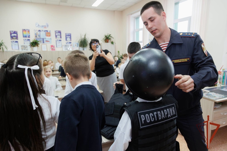 В Росгвардии по Хакасии прошли профориентационные мероприятия и дни открытых дверей