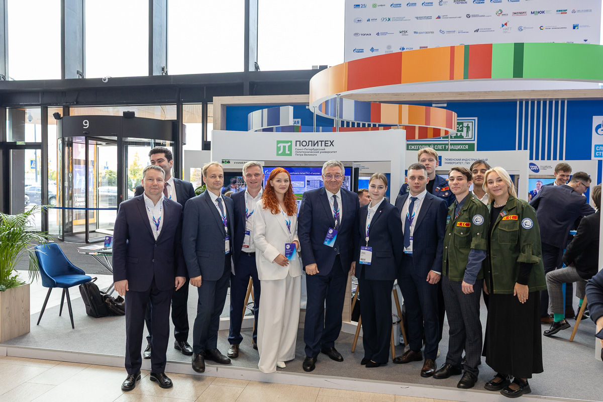 Команда Политеха на коллективной экспозиции вузов-партнёров «Газпрома» 