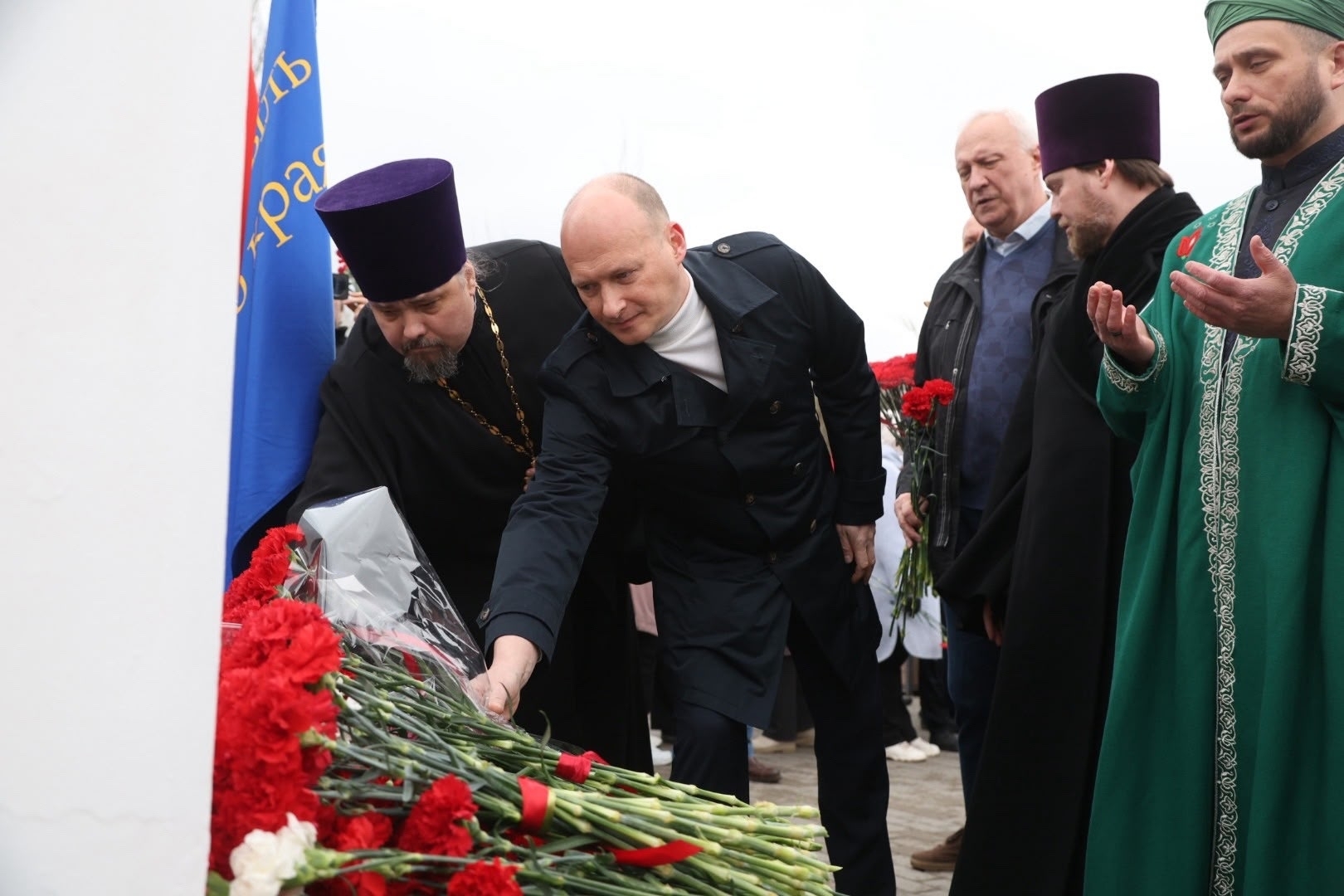 Возложение цветов к памятнику жертвам радиационных катастроф к 40-й годовщине аварии на ЧАЭС!