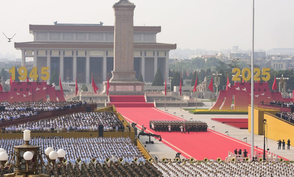 «Маршируют как андроиды»: Китай поразил весь мир своим военным парадом 