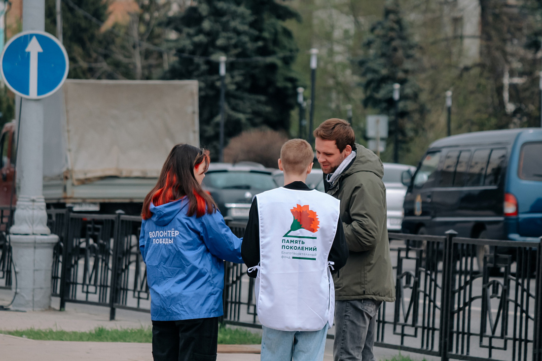 Волонтеры 9 мая 2017 тула. Волонтер пресс службы это. Стартовала акция георгиевская ленточка. Волонтеры начали раздачу. Волонтеры победы.