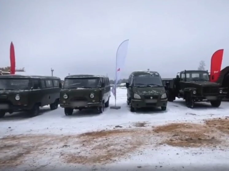 В Ярославле железнодорожники в очередной раз передали на СВО автомобили и гуманитарный груз