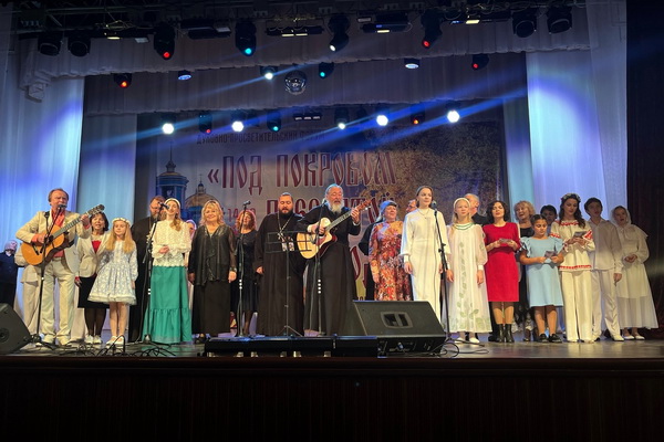 http://culturavrn.ru/Форум «Под Покровом Пресвятой Богородицы» завершился гала-концертом фестиваля духовной и авторской песни «Ковчег»