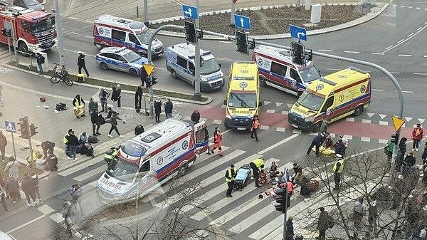 Число пострадавших при наезде автомобиля на толпу в Щецине возросло