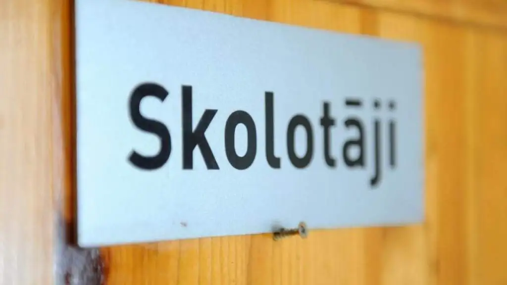 Языковые проверки в Латвии нервируют учителей - профсоюз