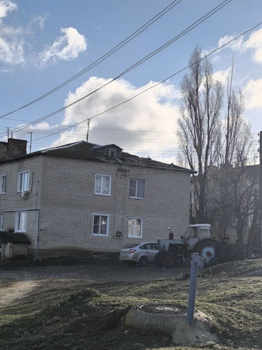 В Камышинском районе сорвало крыши и повалило заборы во время бурана