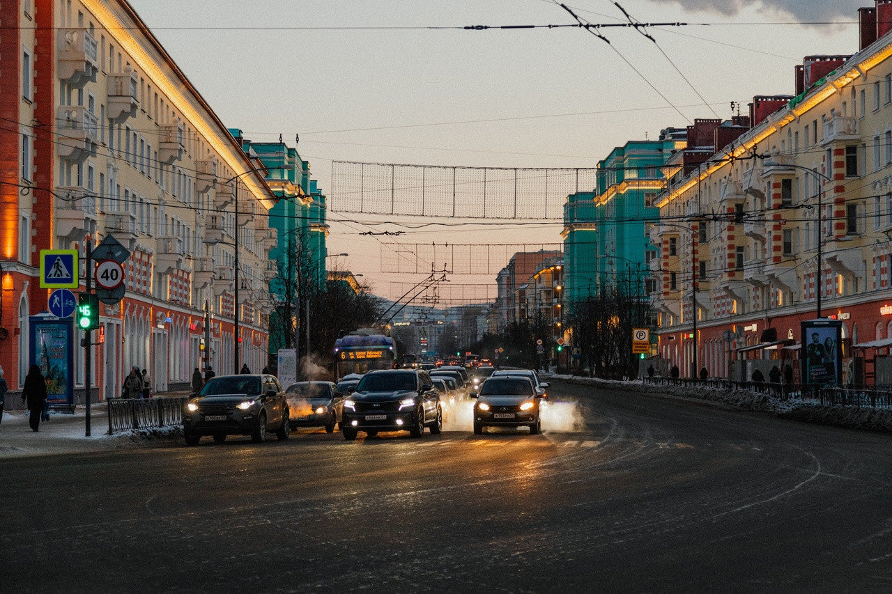 Мурманск северо западный. Остановка площадь Республики.