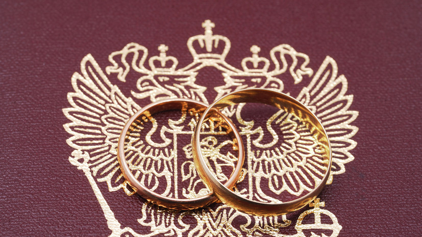 Адвокат Айвар: после свадьбы придётся обновить паспорт и другие документы