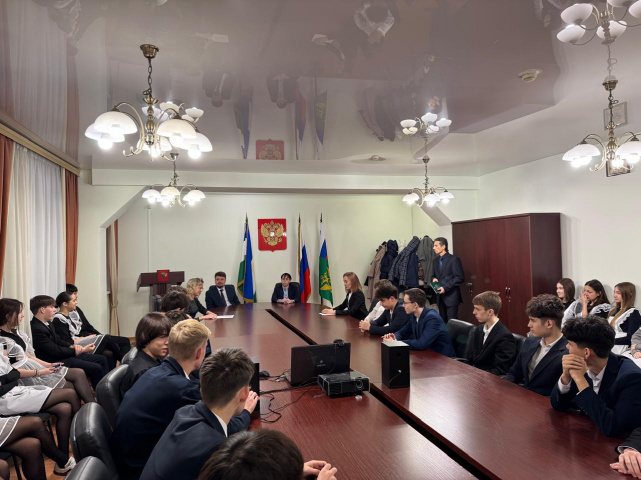 Сотрудники Управления Министерства юстиции Российской Федерации по Республике Башкортостан выступили перед учащимися гимназии № 3 г.Уфы, 27 ноября 2025 г.