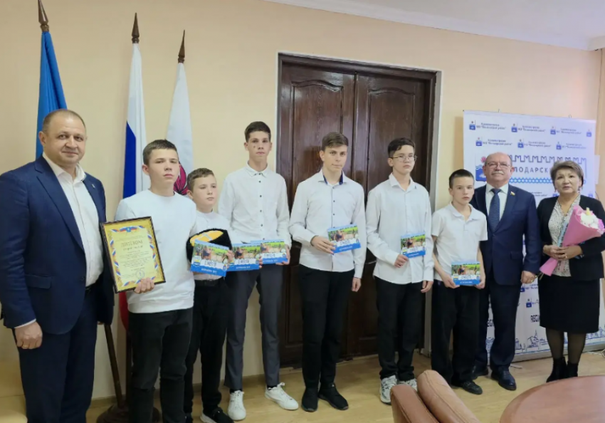 Астраханские «Голубые патрули» вознаградили за спасение рыбной молоди