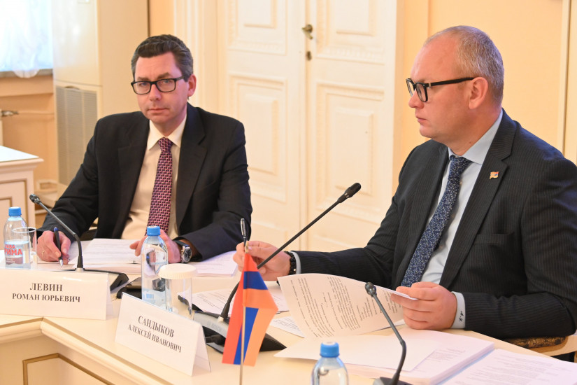 Защита курьеров, таксистов и фрилансеров: в СНГ появится закон о платформенной занятости