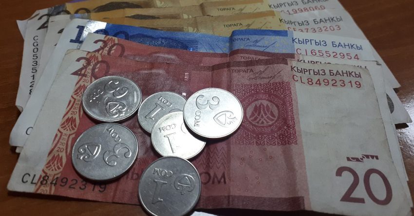Сом укрепился ко всем валютам, но просел к тенге. Курс валют на 30 марта