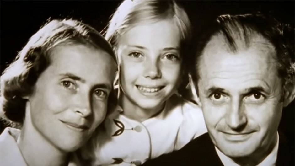 Вера в себя и пакет конфет помогли девушке остаться в живых после авиакатастрофы