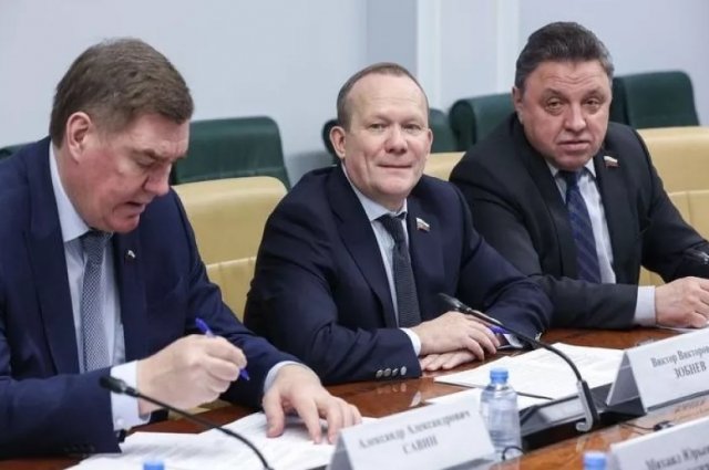 Совещание провел сенатор от Алтайского края Виктор Зобнев.