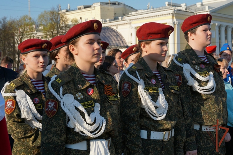 В Кирове подшефные росгвардейцев приняли участие в церемонии принятия Присяги (видео)