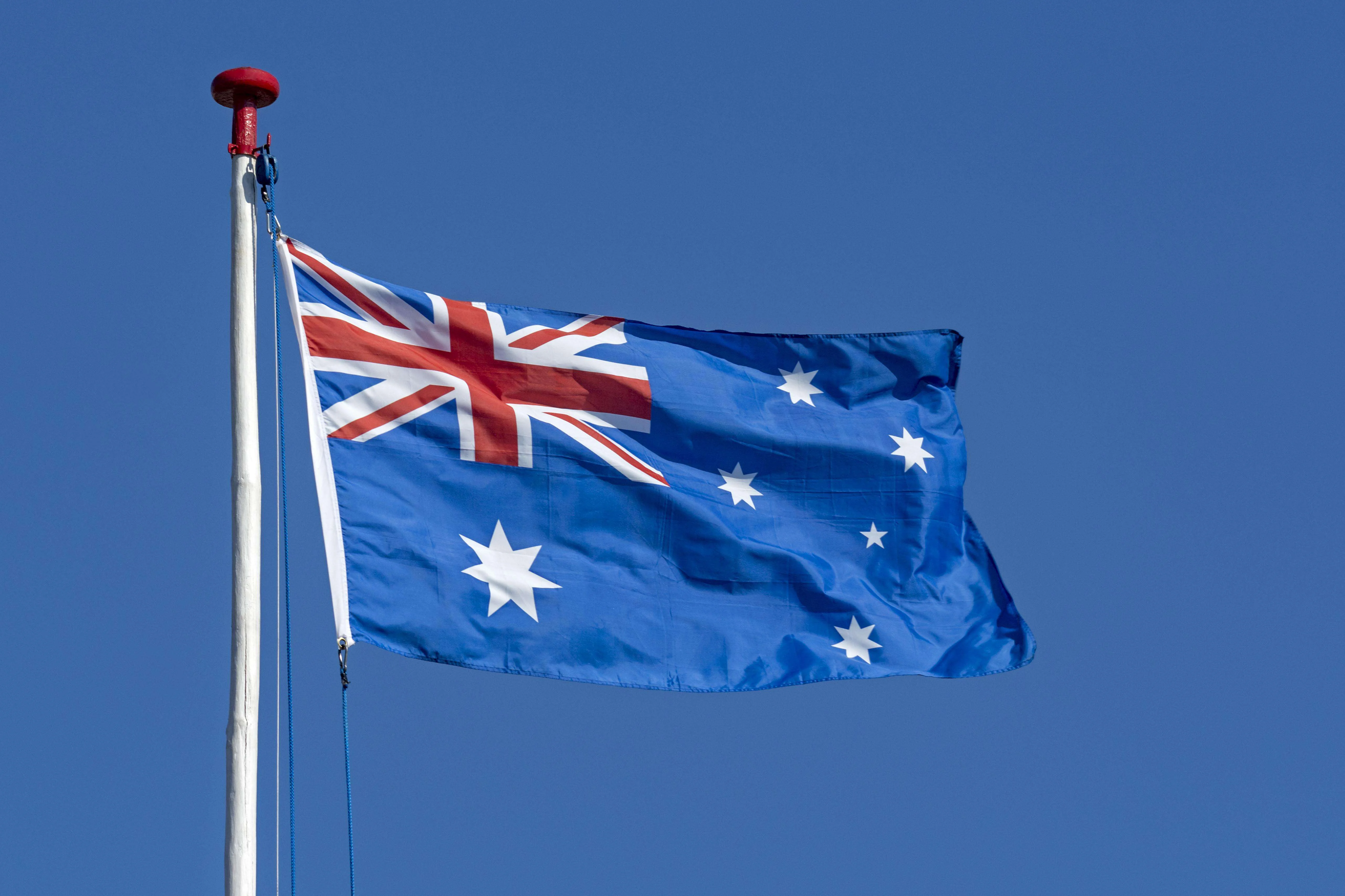 Австралия против санкций. Австралия против России. Австралия политика. Австралия Канберра российское посольство. Новый флаг.