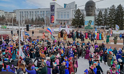 Пятый ежегодный «Дэгэлфлешмоб» прошел в столице Бурятии